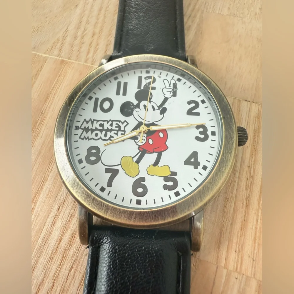 Disney mens Mickey Mouse watch NEW BATTERY